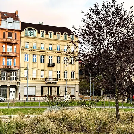 Friends Loft Sava View Old Town Renovated Апартаменты *
