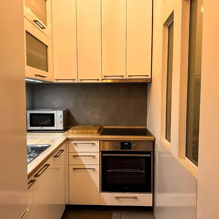 Friends Loft Sava View Old Town Renovated דירה *